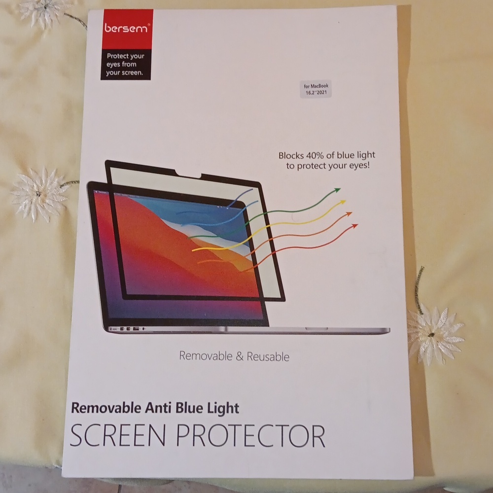 Berserk Removable Anti Blue Light Screen Protector MacBook 16.2 2021